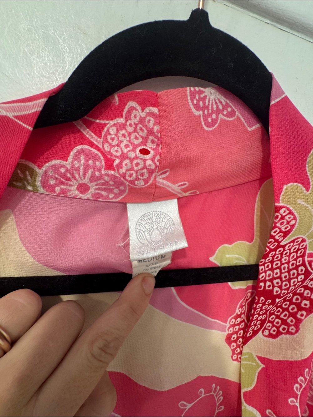 Natori Pink Floral Short Kimono Robe - Picture 3 of 6